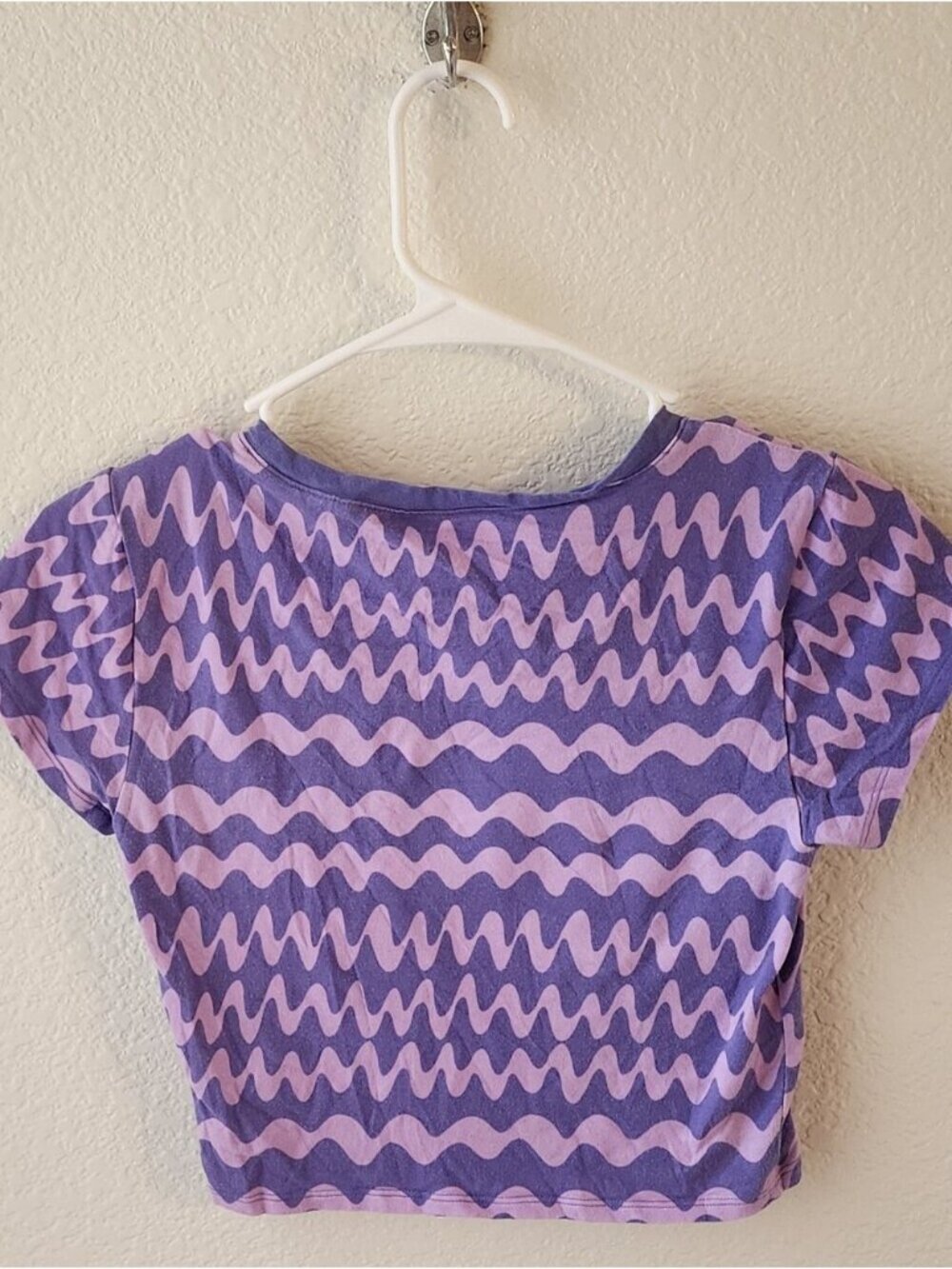 Light Pink Wavy Stripe Crop Tee - Picture 3 of 3